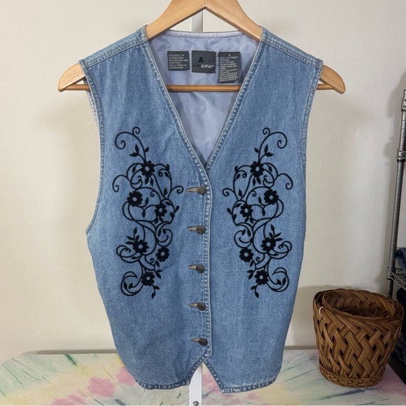 Vintage Lizwear Light Blue Denim Vest with Velvet Floral Embellishment Size M - Picture 6 of 6